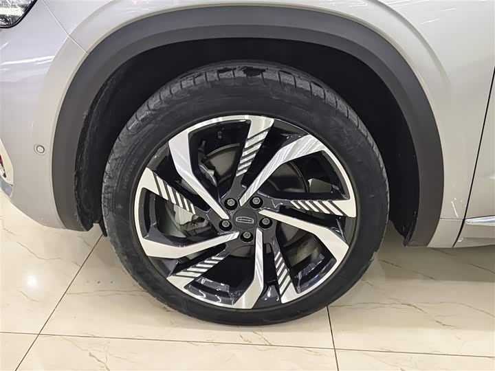 Фото 8 - Geely Monjaro