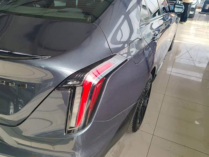 Фото 8 - Cadillac CT4