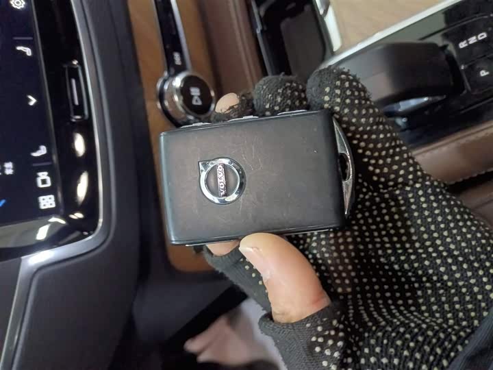 Фото 8 - Volvo XC90