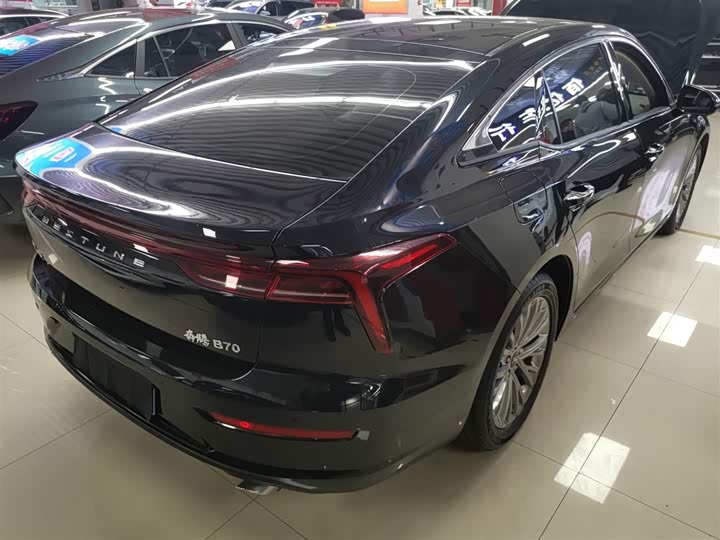 Фото 7 - Bestune B70