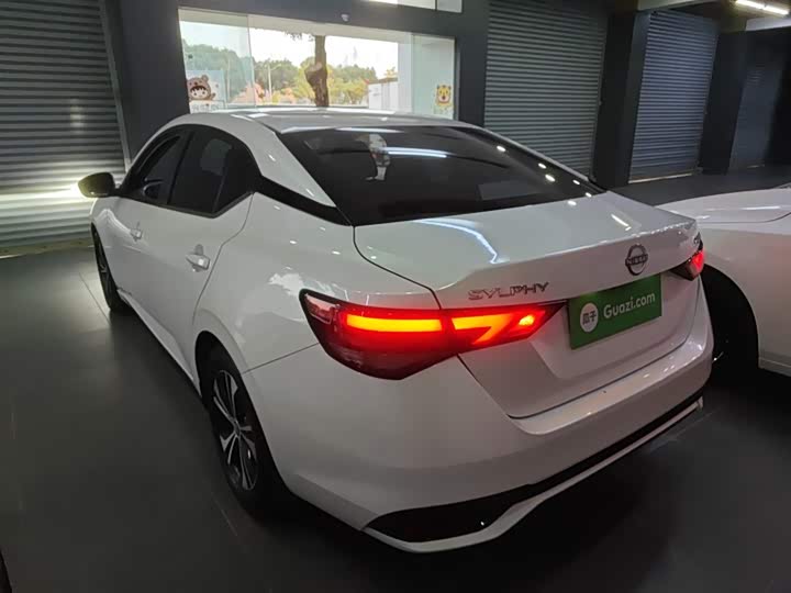 Фото 5 - Nissan Sylphy