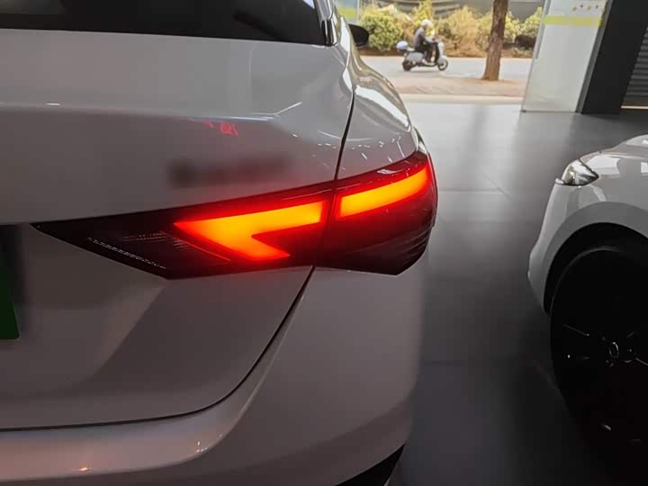 Фото 8 - Nissan Sylphy