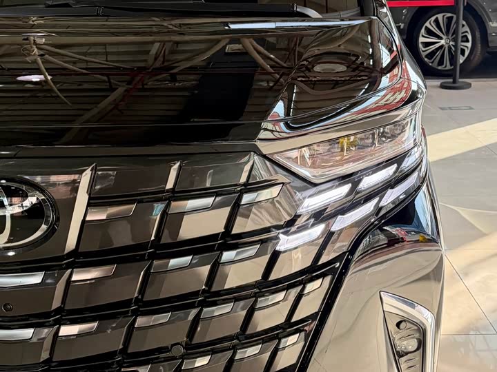 Фото 2 - Toyota Alphard