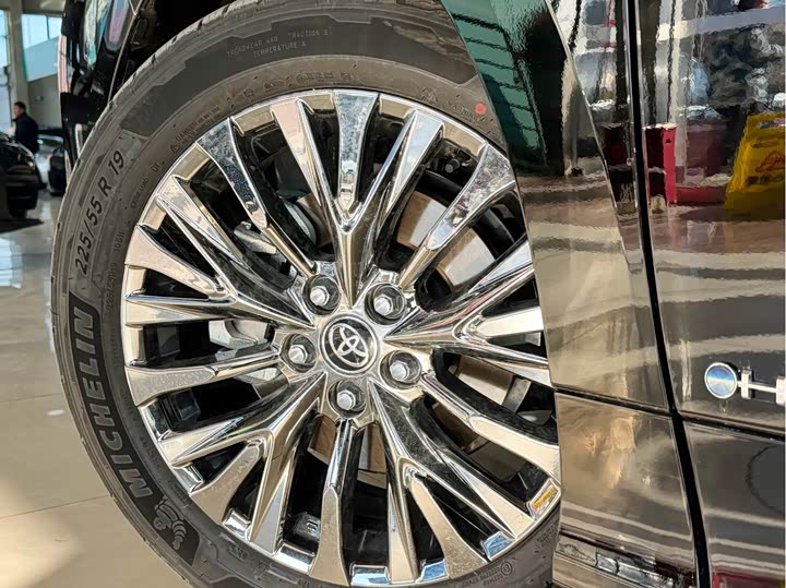 Фото 4 - Toyota Alphard