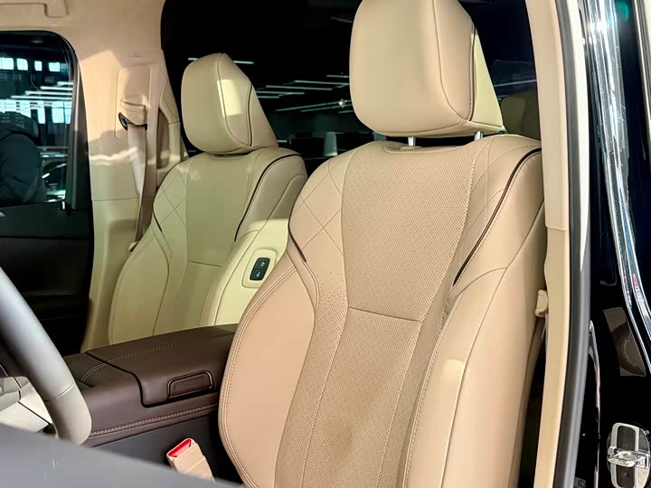 Фото 7 - Toyota Alphard