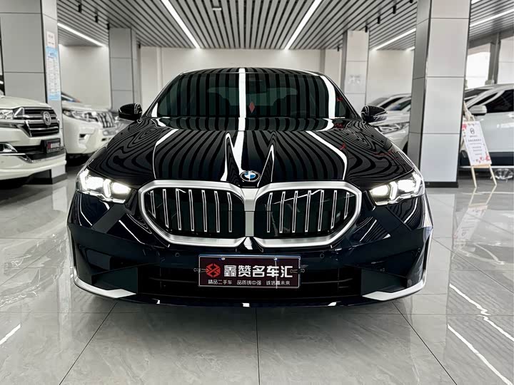 Фото 5 - BMW 5 Series