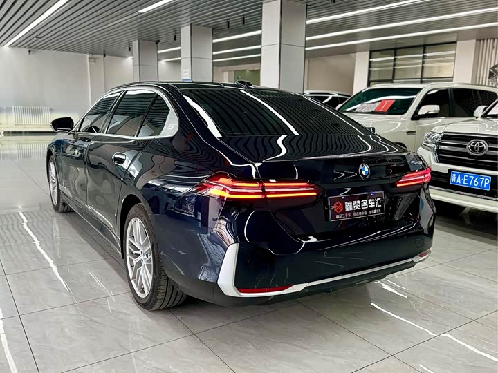 Фото 8 - BMW 5 Series