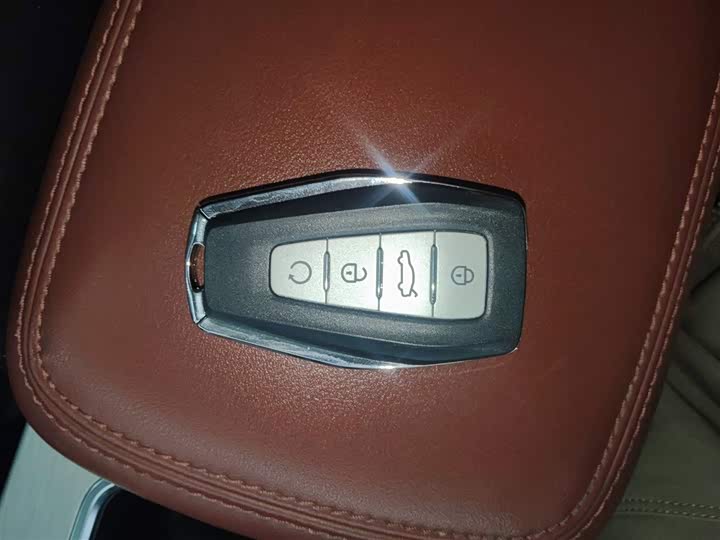 Фото 9 - Geely Coolray