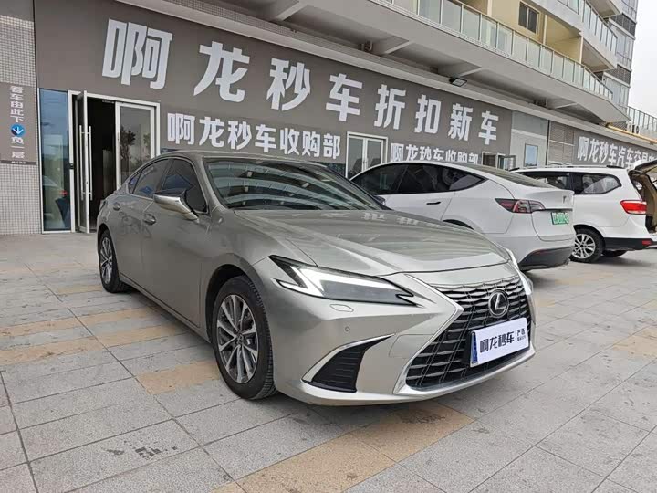 Фото 3 - Lexus ES