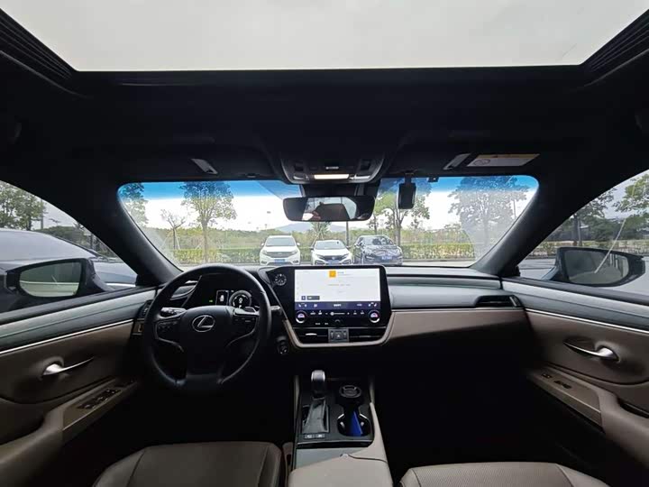 Фото 6 - Lexus ES