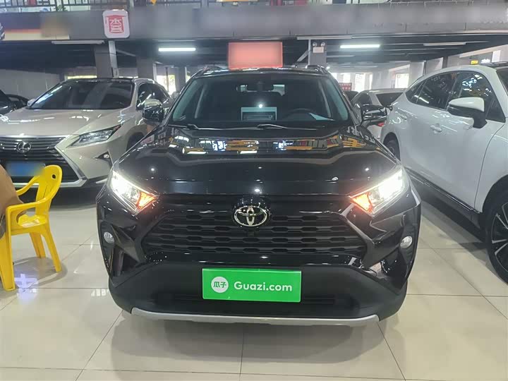 Фото 3 - Toyota RAV4