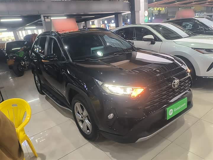 Фото 4 - Toyota RAV4