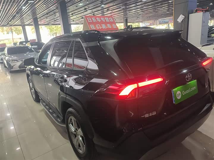 Фото 5 - Toyota RAV4