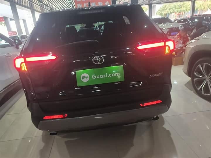 Фото 6 - Toyota RAV4