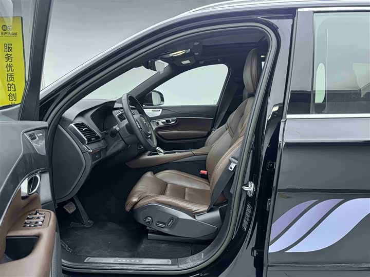 Фото 7 - Volvo XC90