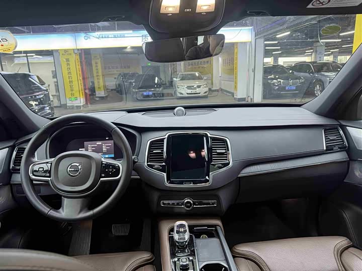 Фото 9 - Volvo XC90