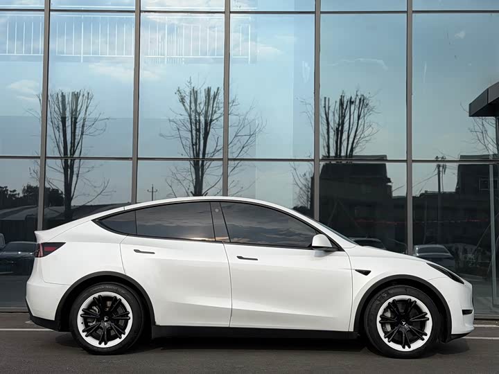 Фото 3 - Tesla Model Y
