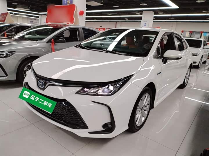 Фото 2 - Toyota Corolla