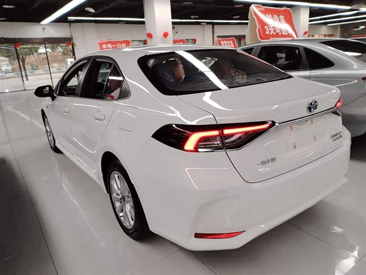 Фото 5 - Toyota Corolla