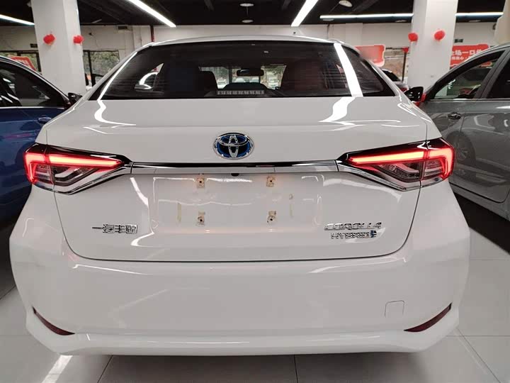 Фото 6 - Toyota Corolla