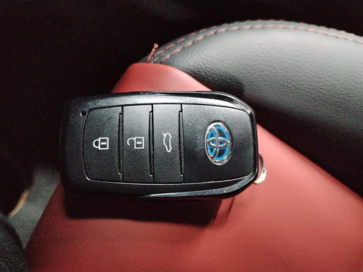 Фото 9 - Toyota Corolla