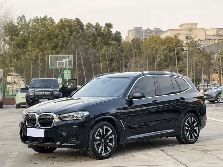 Фото 1 - BMW iX3