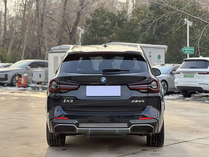 Фото 8 - BMW iX3