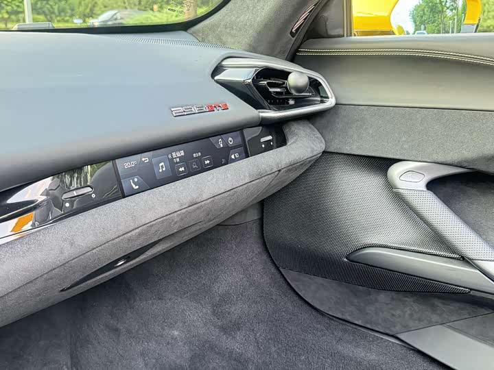 Фото 5 - Ferrari 296