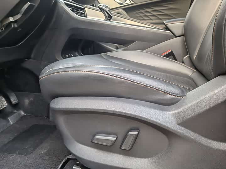 Фото 8 - Roewe RX5 Hybrid