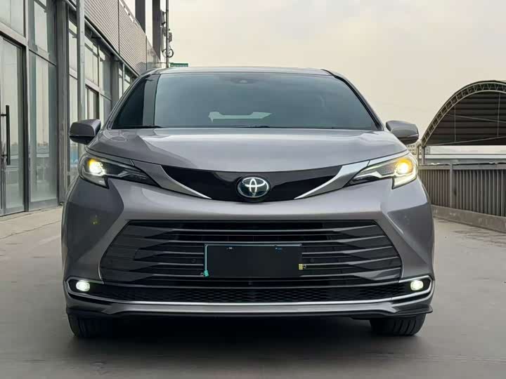 Фото 2 - Toyota Sienna