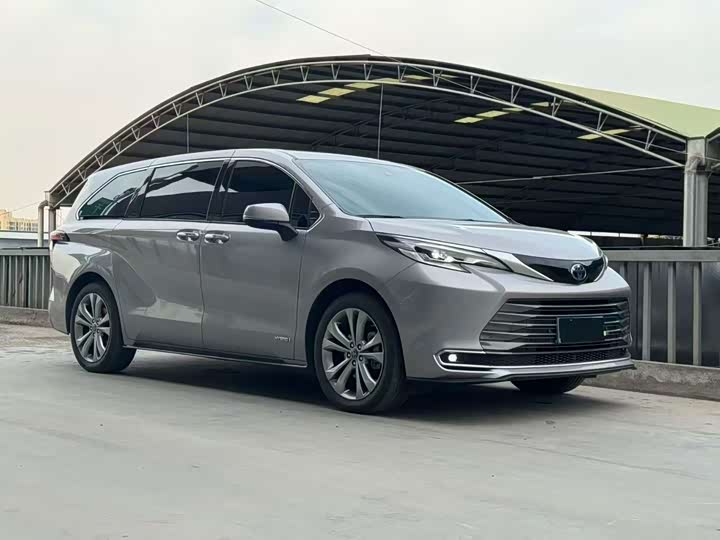 Фото 3 - Toyota Sienna