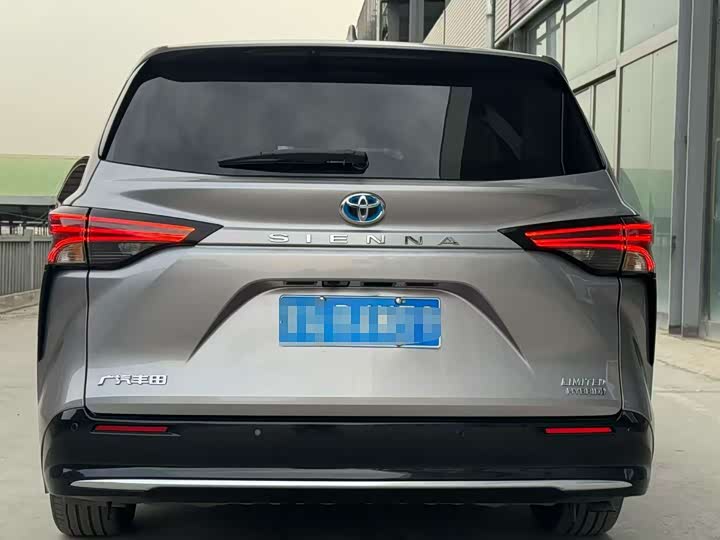 Фото 4 - Toyota Sienna