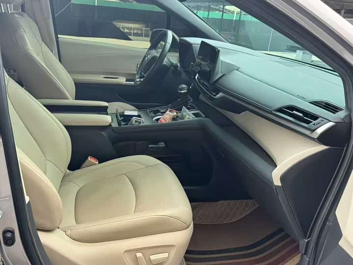 Фото 8 - Toyota Sienna