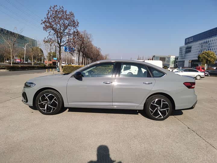 Фото 2 - Volkswagen Lavida