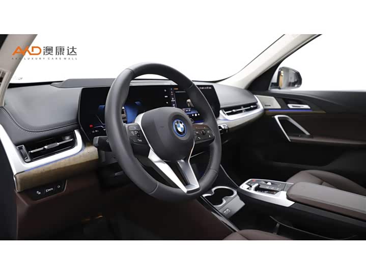 Фото 6 - BMW iX1