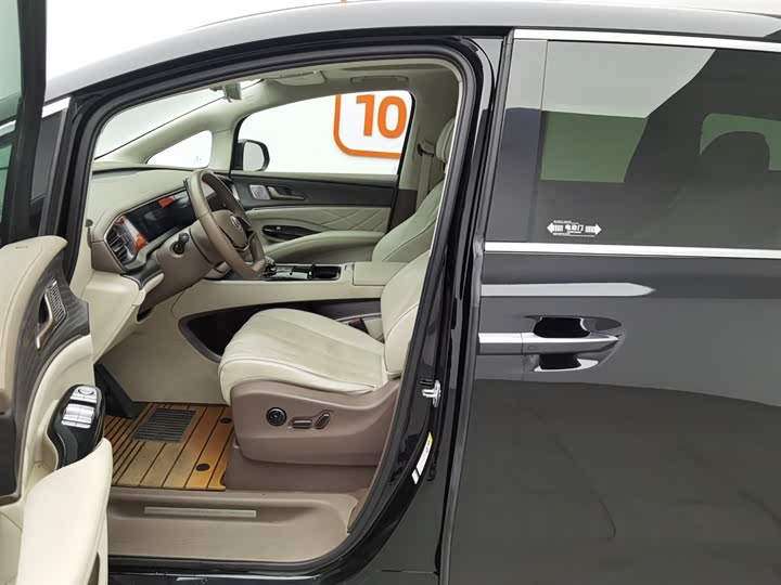 Фото 8 - Denza D9