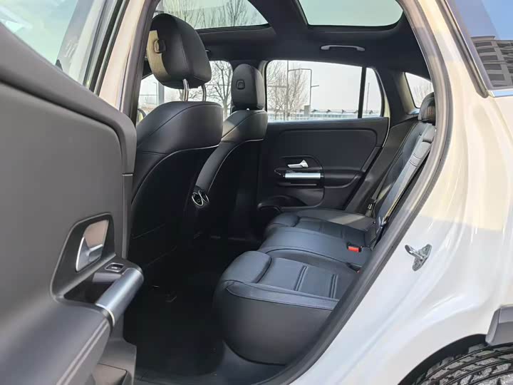 Фото 6 - Mercedes-Benz EQA