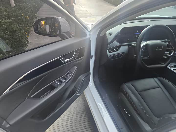 Фото 5 - Bestune B70