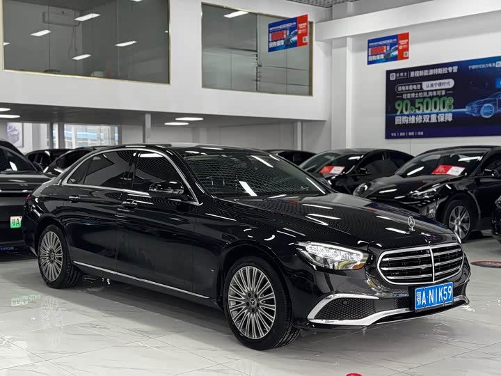 Фото 3 - Mercedes-Benz E-Class