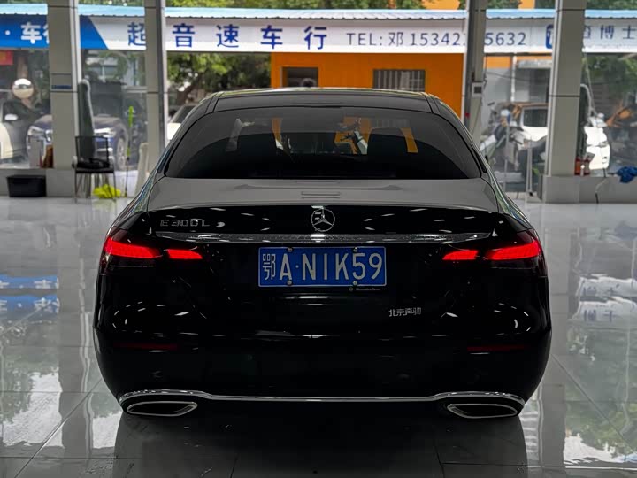 Фото 4 - Mercedes-Benz E-Class