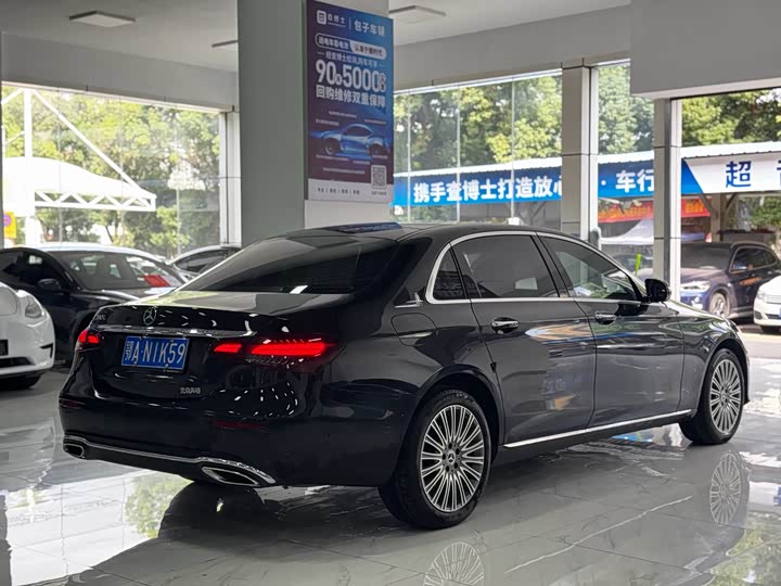 Фото 5 - Mercedes-Benz E-Class