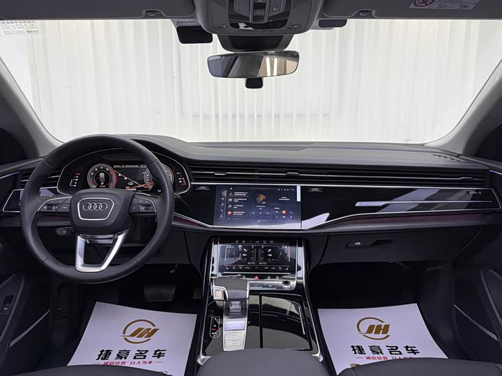 Фото 7 - Audi Q8