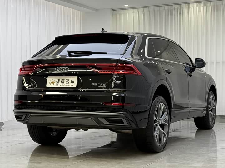 Фото 8 - Audi Q8
