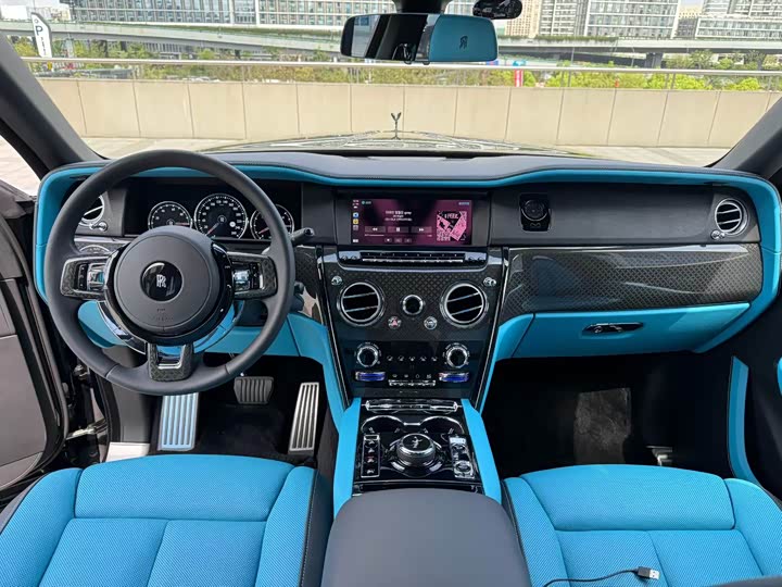 Фото 6 - Rolls-Royce Cullinan