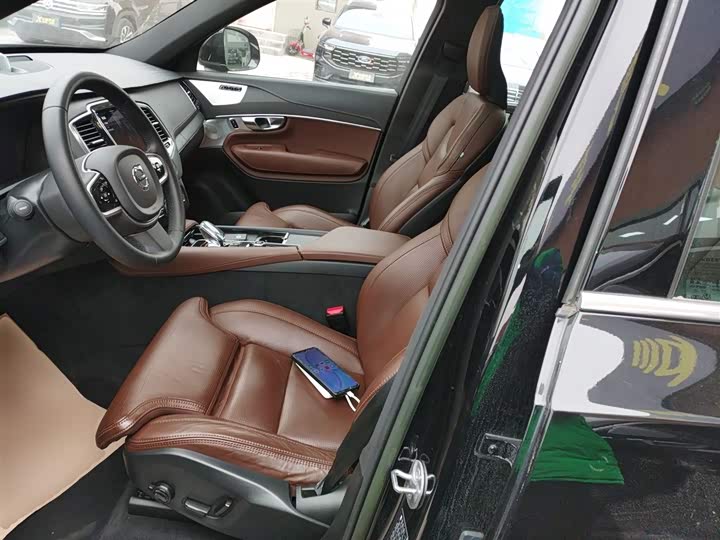 Фото 7 - Volvo XC90