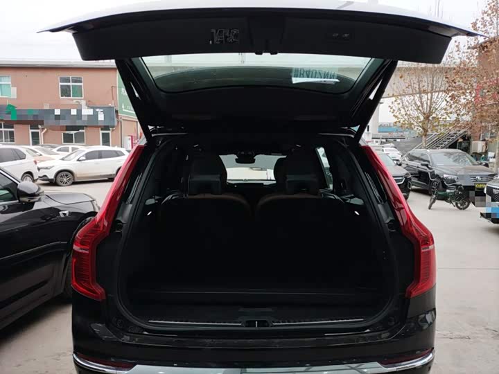 Фото 9 - Volvo XC90