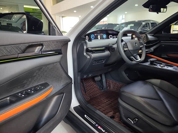 Фото 5 - Changan UNI-V