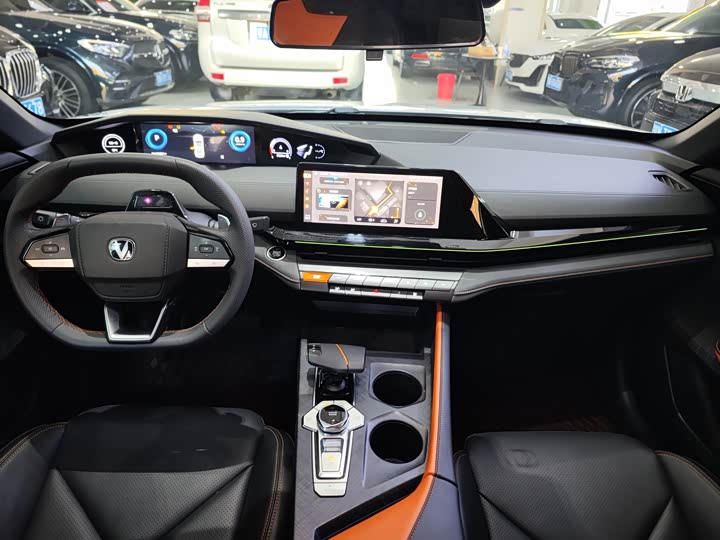 Фото 9 - Changan UNI-V