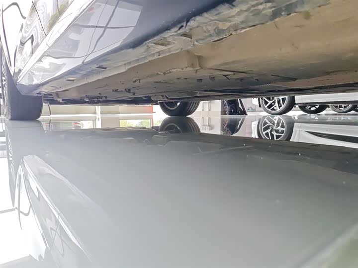 Фото 6 - Hongqi H5