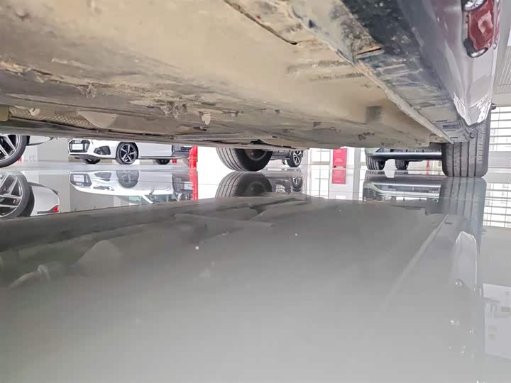 Фото 8 - Hongqi H5